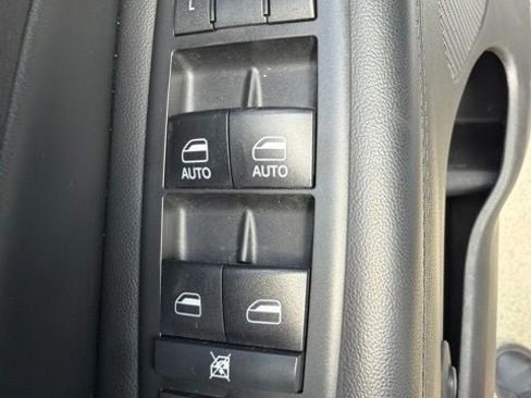 Used 2019 Jeep Grand Cherokee Limited AWD/4WD image 18
