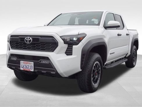 Certified 2025 Toyota Tacoma TRD Off-Road image 8