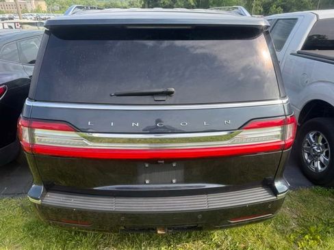 Used 2021 Lincoln Navigator Reserve w/ Luxury Package AWD/4WD image 8