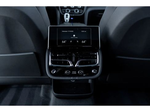 Used 2024 Bentley Bentayga Extended Wheelbase image 33