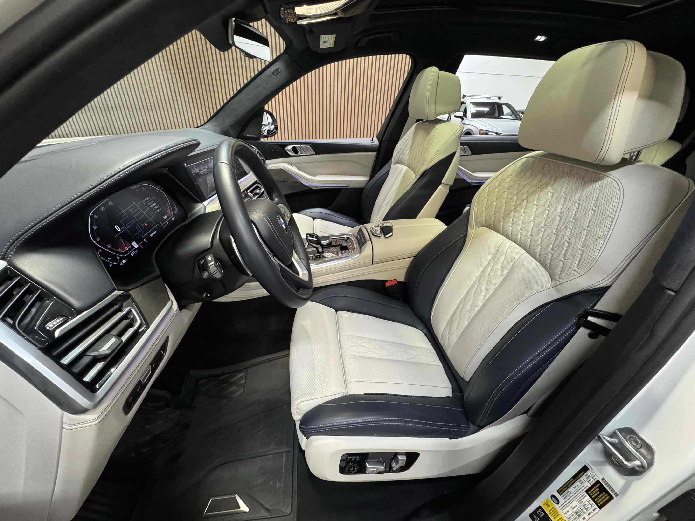 Used 2020 BMW X7 xDrive40i w/ Premium Package AWD/4WD image 40
