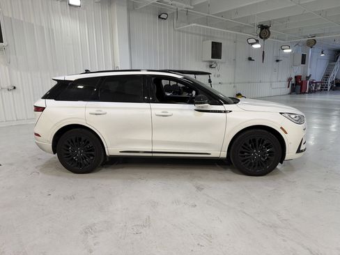 Used 2023 Lincoln Corsair Reserve w/ Equipment Group 202A image 6