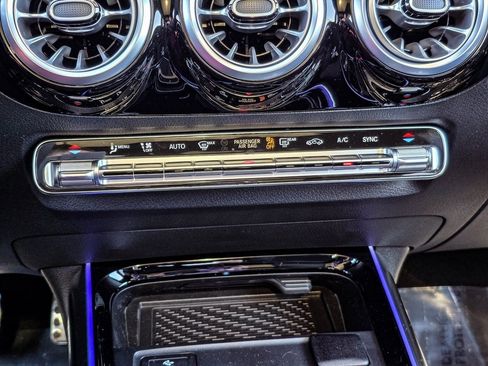 New 2025 Mercedes-Benz GLA 250 4MATIC image 18