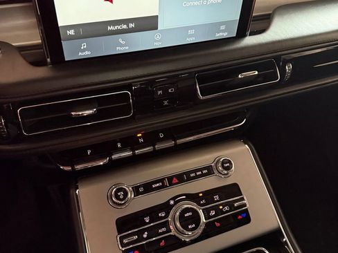 Used 2022 Lincoln Aviator AWD w/ Premium Package image 11