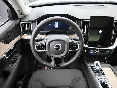 New 2025 Volvo XC90 B5 Plus w/ Protection Package Premier image 19