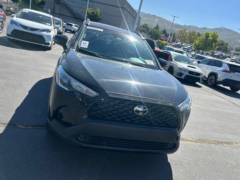 Used 2025 Toyota Corolla Cross LE FWD image 3