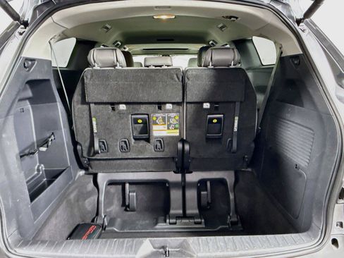 Certified 2025 Toyota Sienna XLE FWD image 38