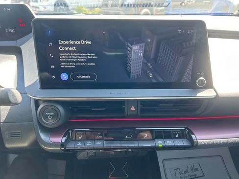 Used 2024 Toyota Prius Prime FWD image 30