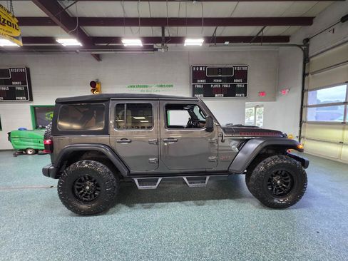 Used 2019 Jeep Wrangler Unlimited Rubicon AWD/4WD image 6