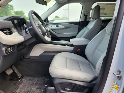 New 2026 Ford Explorer Active w/ Active Comfort Package AWD/4WD image 19