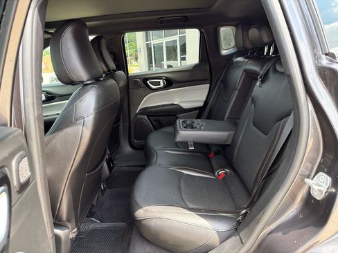 Used 2023 Jeep Compass Limited w/ Elite Group AWD/4WD image 19