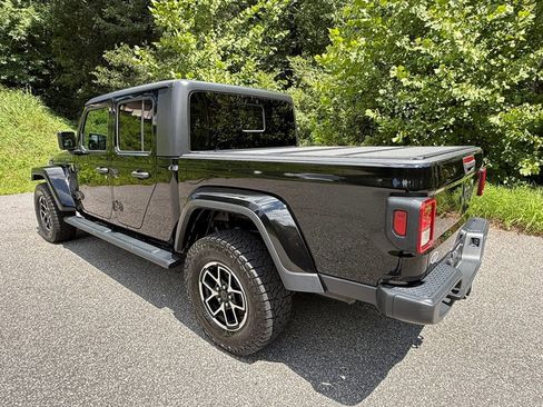 Used 2021 Jeep Gladiator Sport AWD/4WD image 9