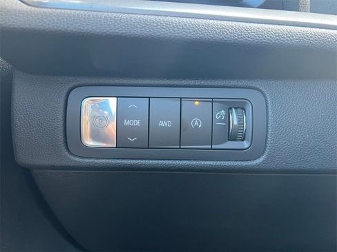 Used 2024 Chevrolet Traverse LT image 23