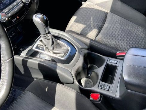 Used 2019 Nissan Rogue SV w/ Premium Package AWD/4WD image 17