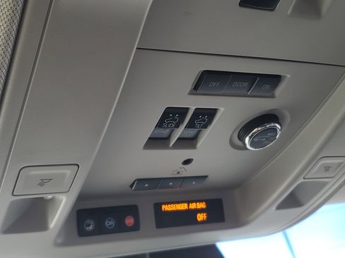 Used 2019 Cadillac Escalade Premium Luxury image 29