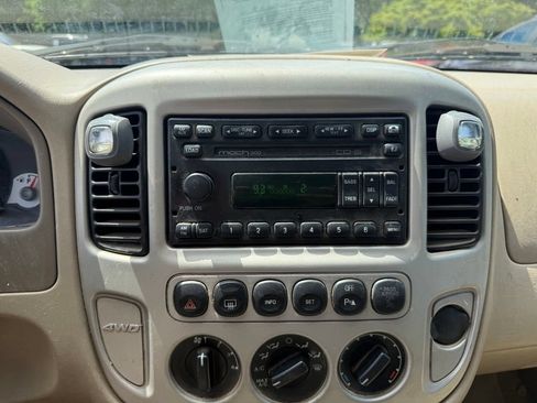 Used 2005 Ford Escape Limited AWD/4WD image 12