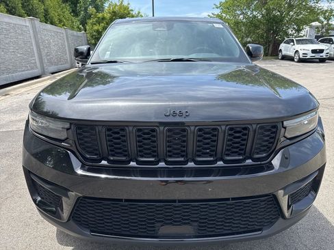Used 2024 Jeep Grand Cherokee Altitude AWD/4WD image 7