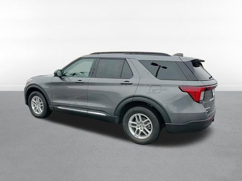 Used 2025 Ford Explorer Active AWD/4WD image 8