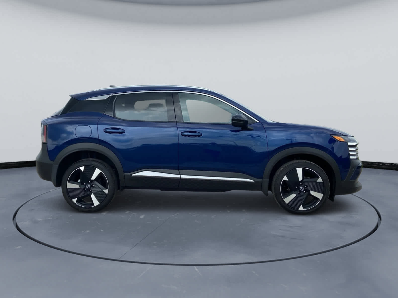 Used 2026 Nissan Kicks SR FWD image 4