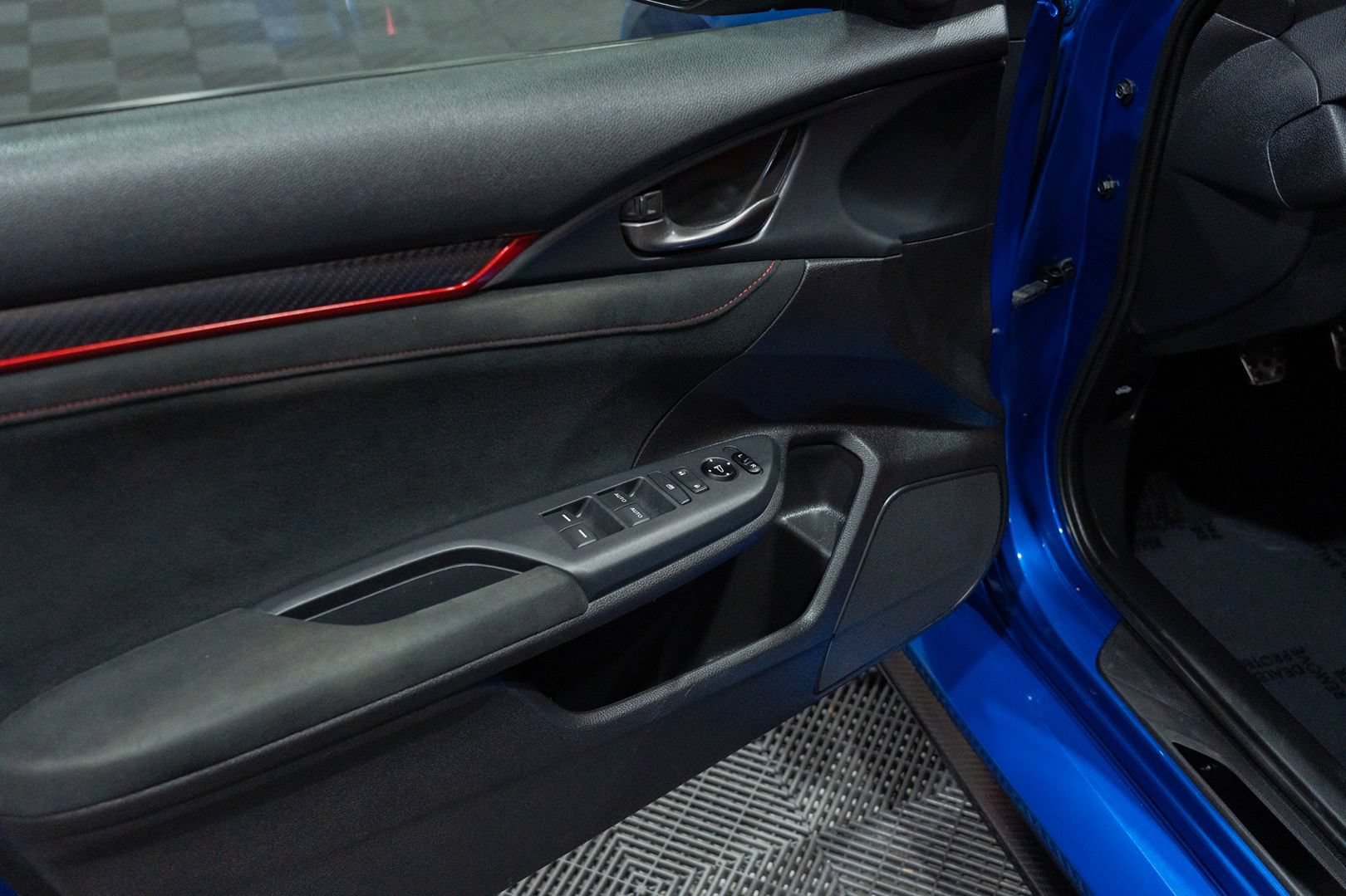 Used 2018 Honda Civic Type R image 16