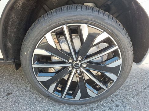 New 2026 Volvo XC60 T8 Ultra w/ Protection Package Premier AWD/4WD image 5