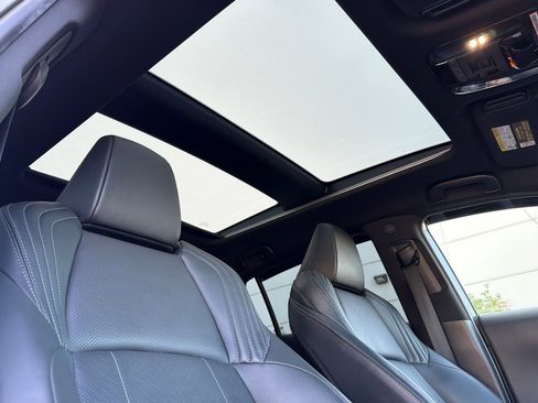 Used 2021 Toyota Venza Limited image 20