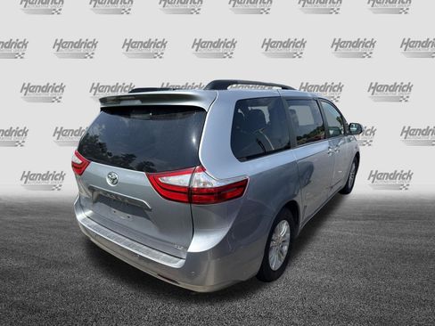 Used 2015 Toyota Sienna XLE w/ XLE Navigation Package FWD image 10