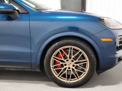 Certified 2026 Porsche Cayenne S AWD/4WD image 11