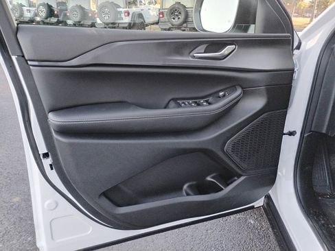 New 2025 Jeep Grand Cherokee Laredo w/ Trailer Tow Package image 18