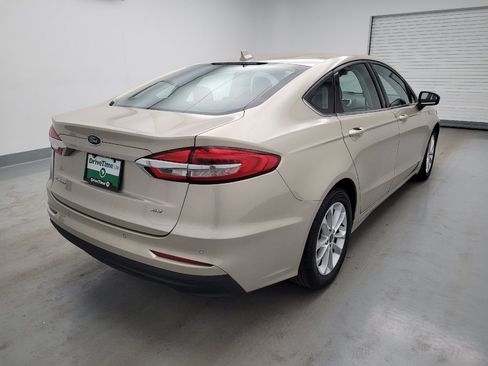 Used 2019 Ford Fusion SE FWD image 9