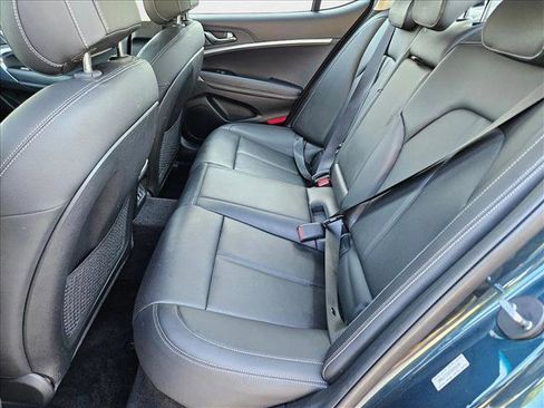 Used 2025 Genesis G70 2.5T image 18