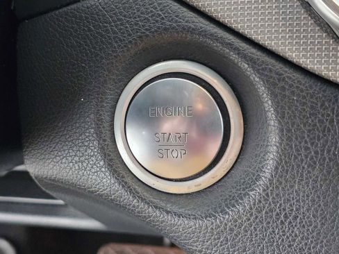 Used 2020 Mercedes-Benz GLA 250 4MATIC w/ Premium Package image 30