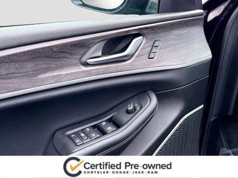 Used 2023 Jeep Grand Cherokee L Limited w/ Luxury Tech Group II AWD/4WD image 8