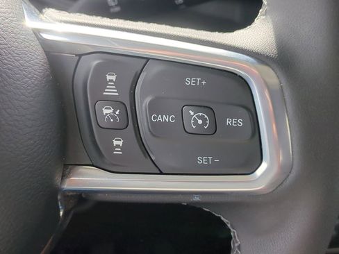 Used 2025 Jeep Wrangler Unlimited Sahara AWD/4WD image 27