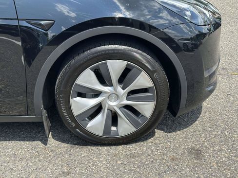 Used 2024 Tesla Model Y Long Range AWD/4WD image 10