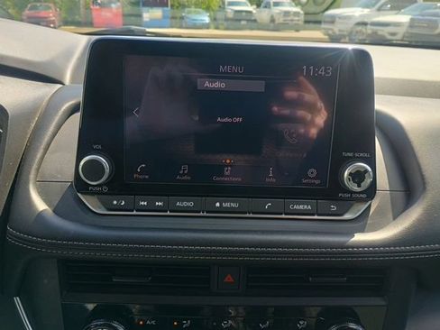 Used 2024 Nissan Rogue S AWD/4WD image 31
