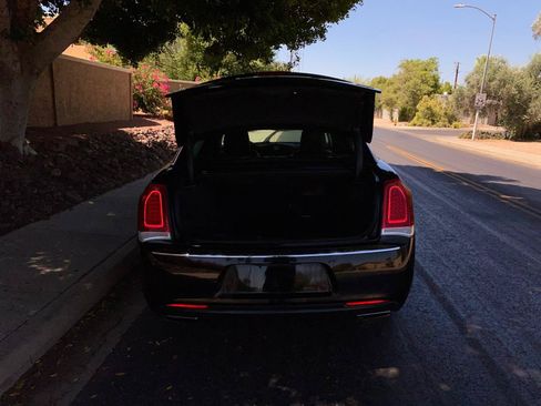 Used 2019 Chrysler 300 Limited AWD/4WD image 10