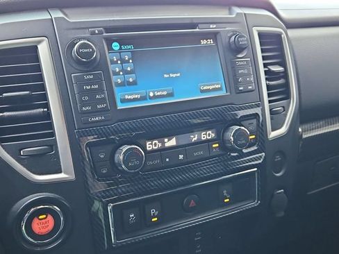 Used 2018 Nissan Titan SV w/ SV Convenience Package RWD image 19