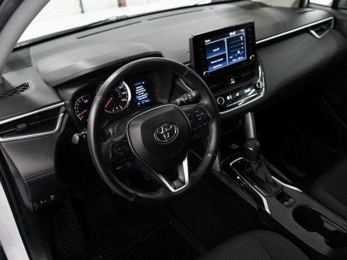 Used 2022 Toyota Corolla Cross LE image 3