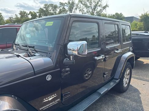 Used 2013 Jeep Wrangler Unlimited Sahara w/ Connectivity Group AWD/4WD image 14