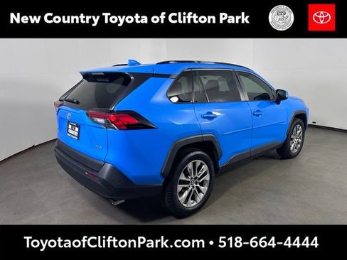 Used 2021 Toyota RAV4 XLE Premium w/ Carpet Mat Package (TMS) FWD image 3