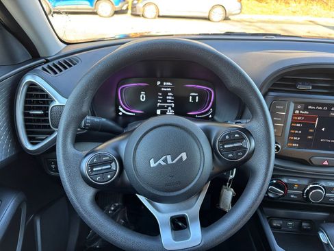 Used 2025 Kia Soul LX w/ LX Technology Package image 34