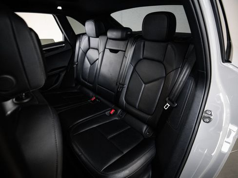 Certified 2023 Porsche Macan AWD/4WD image 24