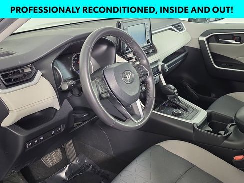 Certified 2020 Toyota RAV4 XLE w/ Convenience Package AWD/4WD image 7