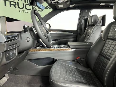 Used 2025 Cadillac Escalade ESV Sport Platinum AWD/4WD image 8