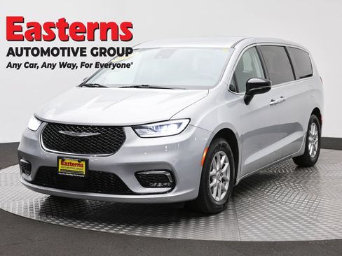 Used 2024 Chrysler Pacifica Touring-L FWD image 1