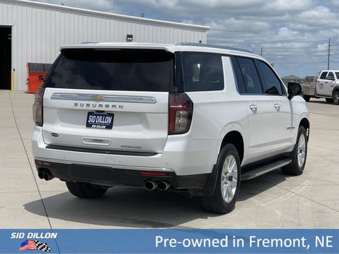 Used 2021 Chevrolet Suburban Premier w/ Premium Package image 18