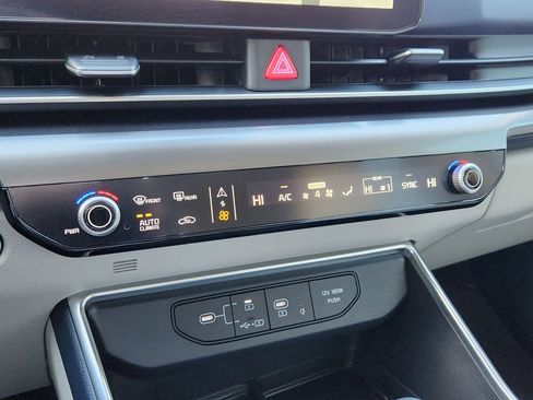 Certified 2025 Kia Carnival SX image 18