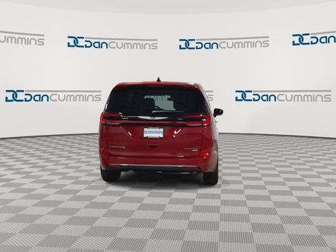 New 2026 Chrysler Pacifica Limited AWD/4WD image 8