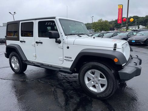 Used 2017 Jeep Wrangler Unlimited Sport w/ Quick Order Package 24S AWD/4WD image 3